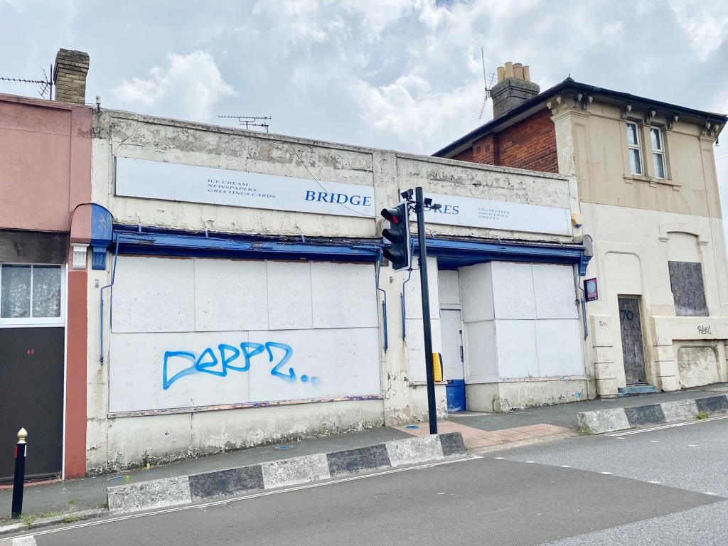 Lot: 29 - TWO FREEHOLD COTTAGES AND A FORMER CONVENIENCE STORE WITH POTENTIAL -